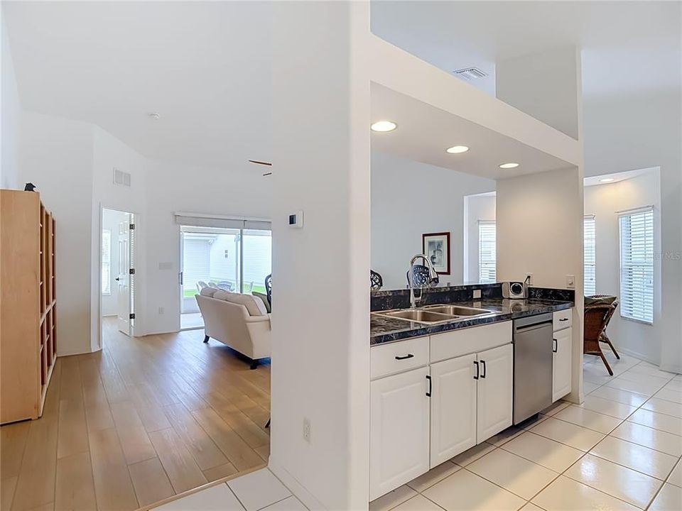 En Venta: $332,000 (2 camas, 2 baños, 1212 Pies cuadrados)