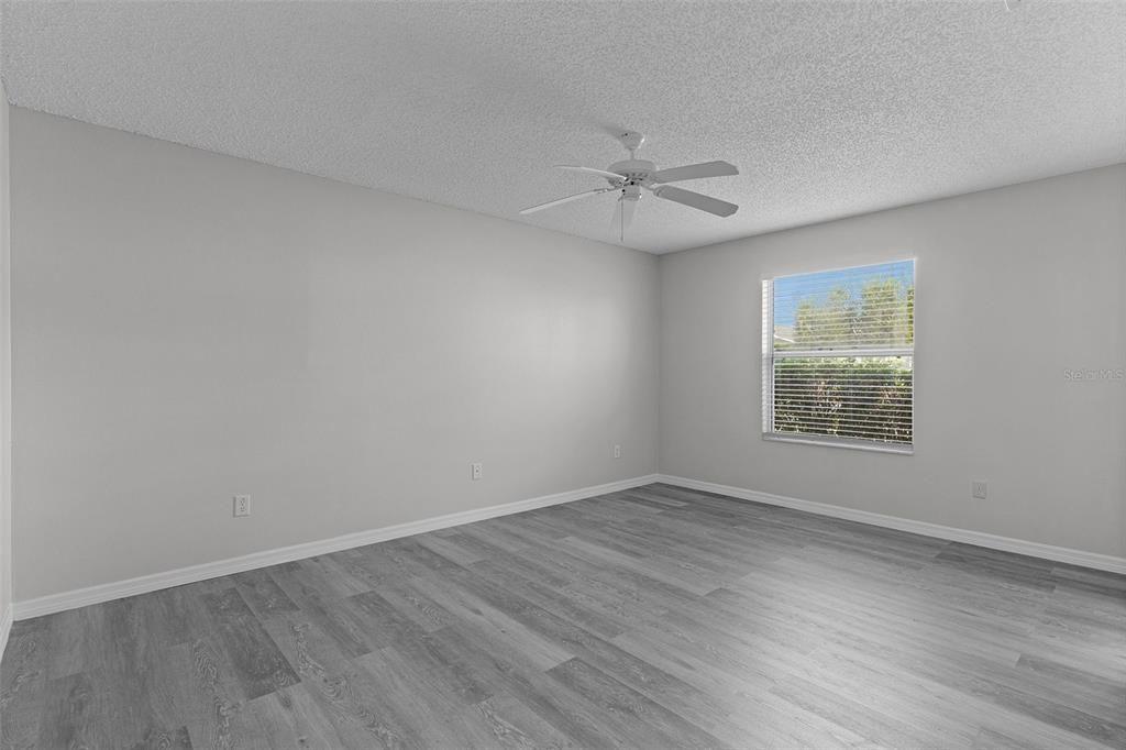 For Sale: $229,900 (2 beds, 2 baths, 1160 Square Feet)
