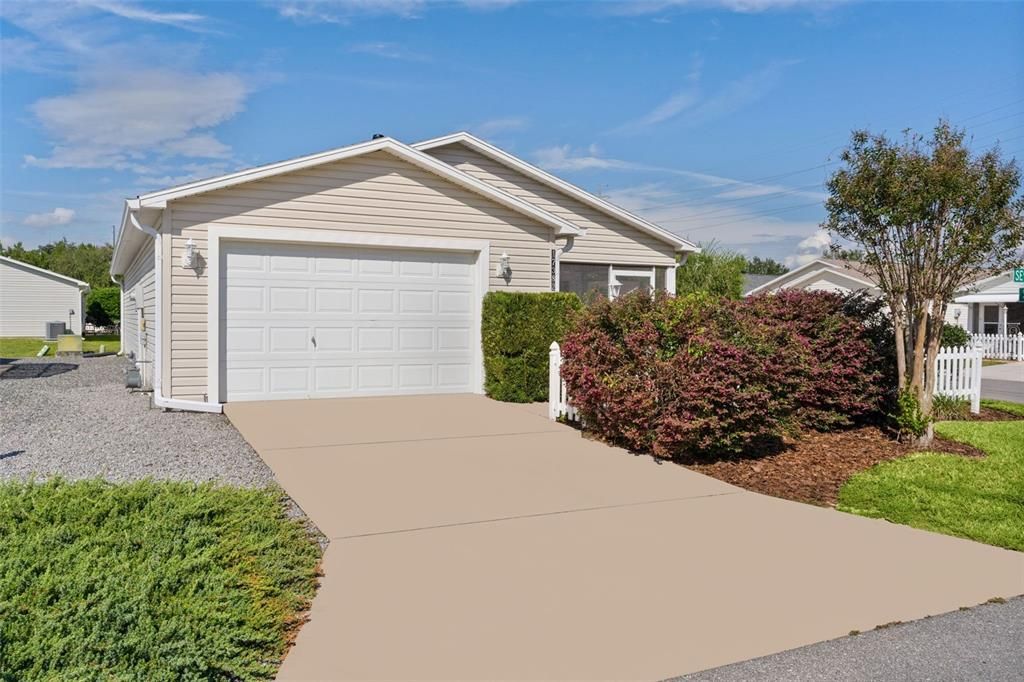 For Sale: $229,900 (2 beds, 2 baths, 1160 Square Feet)