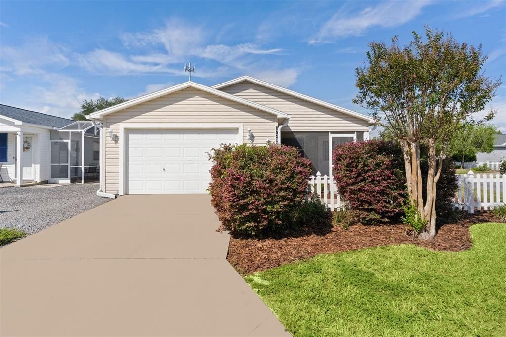 For Sale: $229,900 (2 beds, 2 baths, 1160 Square Feet)