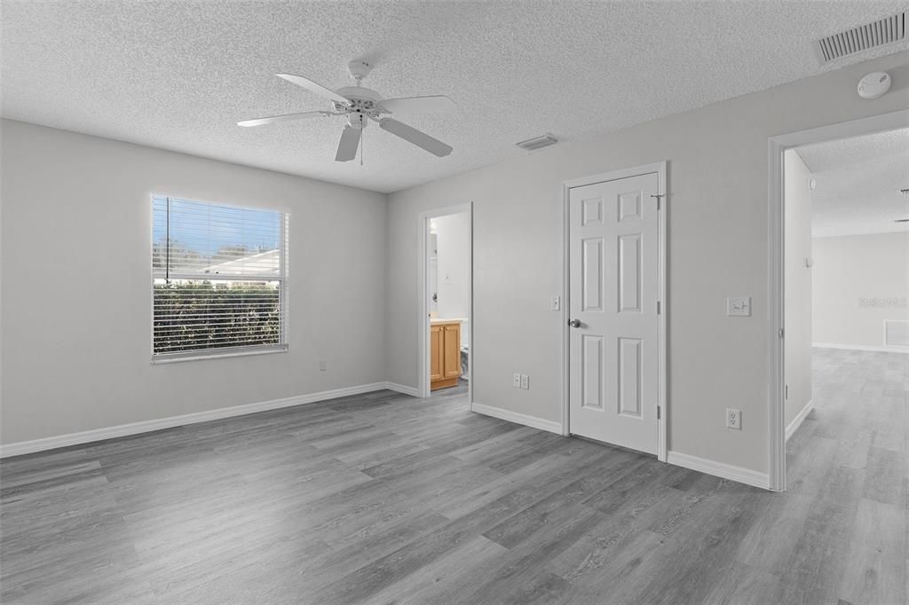 For Sale: $229,900 (2 beds, 2 baths, 1160 Square Feet)
