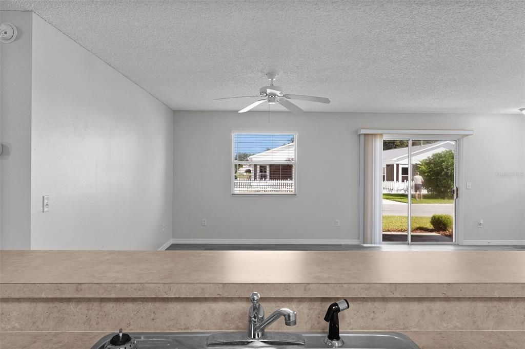 For Sale: $229,900 (2 beds, 2 baths, 1160 Square Feet)