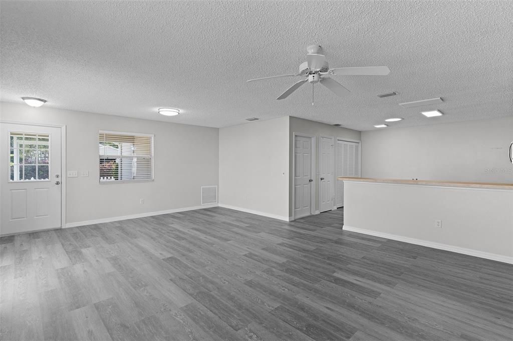 For Sale: $229,900 (2 beds, 2 baths, 1160 Square Feet)
