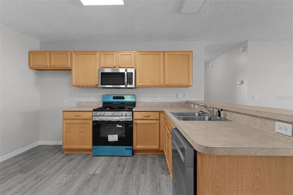 For Sale: $229,900 (2 beds, 2 baths, 1160 Square Feet)