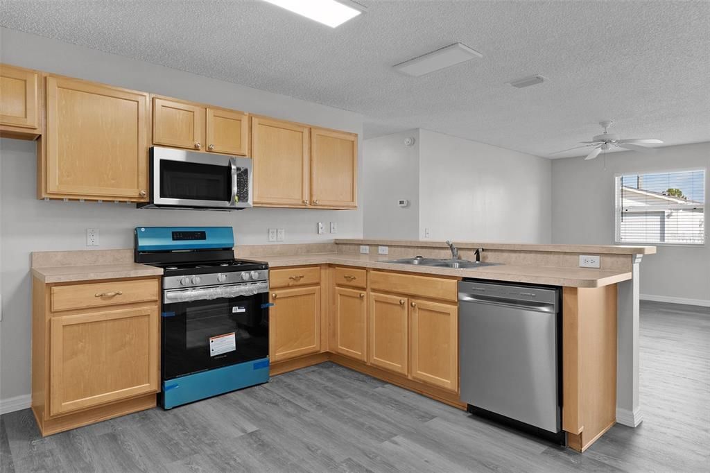 For Sale: $229,900 (2 beds, 2 baths, 1160 Square Feet)