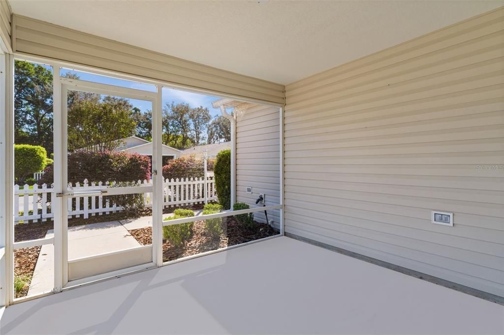For Sale: $229,900 (2 beds, 2 baths, 1160 Square Feet)