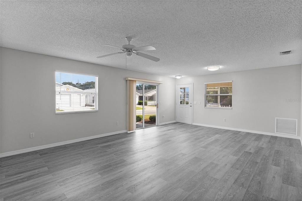 For Sale: $229,900 (2 beds, 2 baths, 1160 Square Feet)