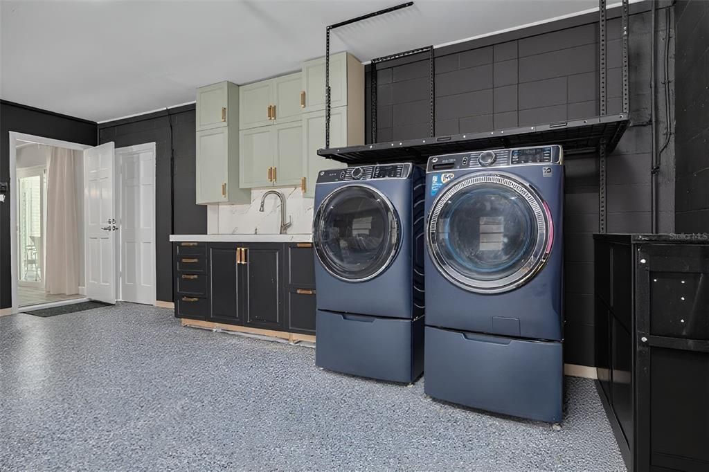 For Sale: $459,000 (3 beds, 2 baths, 1587 Square Feet)