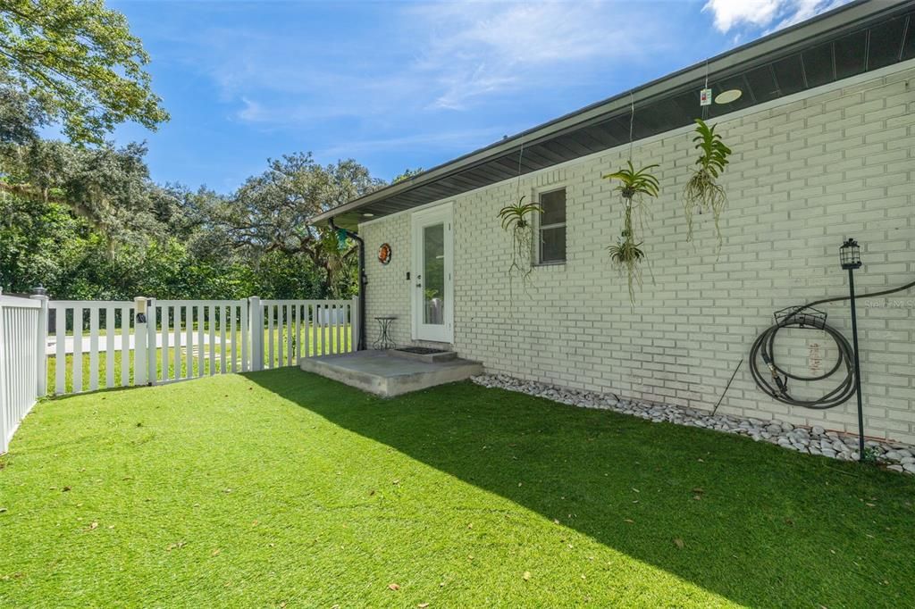 For Sale: $459,000 (3 beds, 2 baths, 1587 Square Feet)