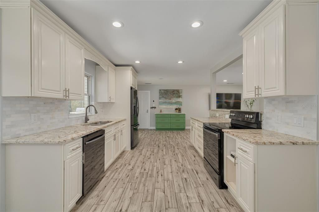 For Sale: $459,000 (3 beds, 2 baths, 1587 Square Feet)