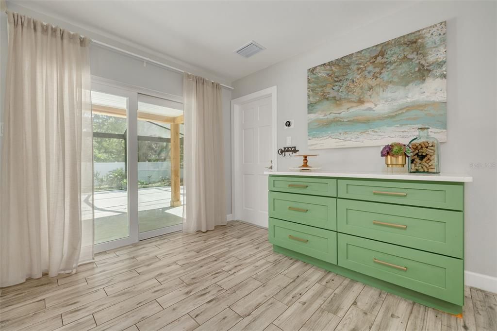 For Sale: $459,000 (3 beds, 2 baths, 1587 Square Feet)