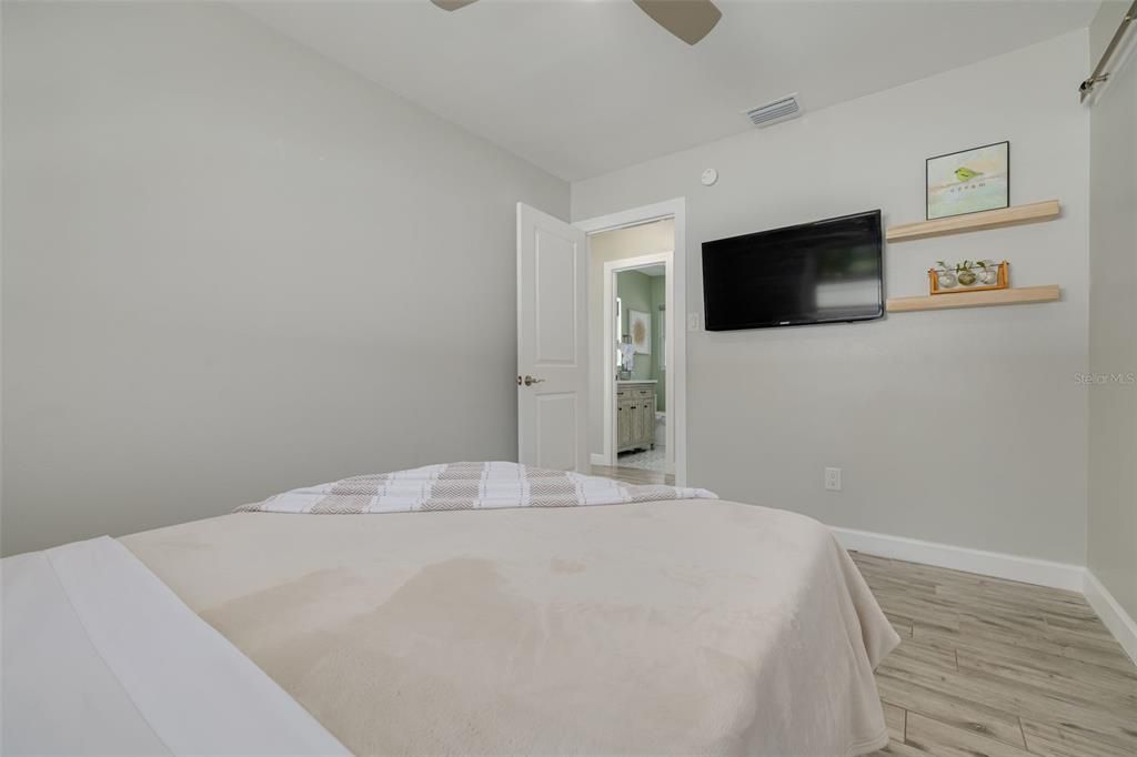 For Sale: $459,000 (3 beds, 2 baths, 1587 Square Feet)