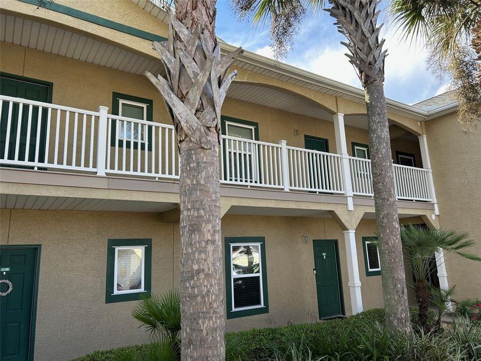 For Rent: $2,100 (2 beds, 2 baths, 990 Square Feet)
