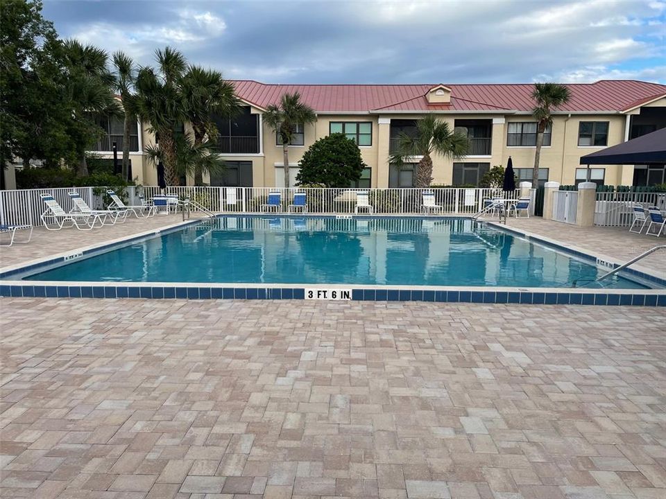 For Rent: $2,100 (2 beds, 2 baths, 990 Square Feet)