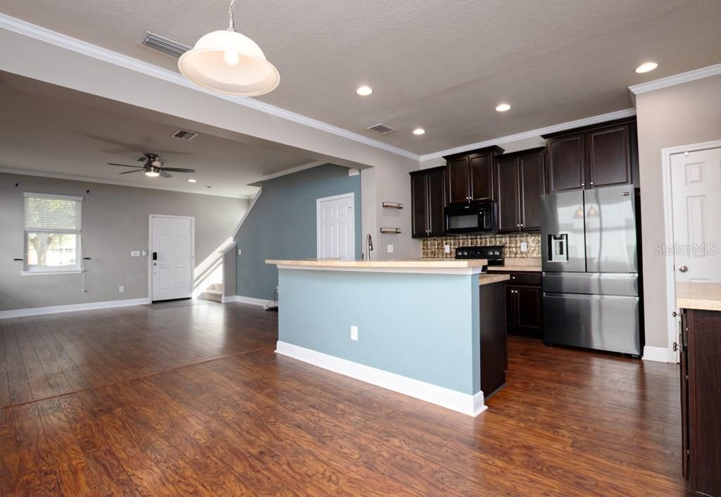 For Rent: $2,300 (2 beds, 2 baths, 1360 Square Feet)
