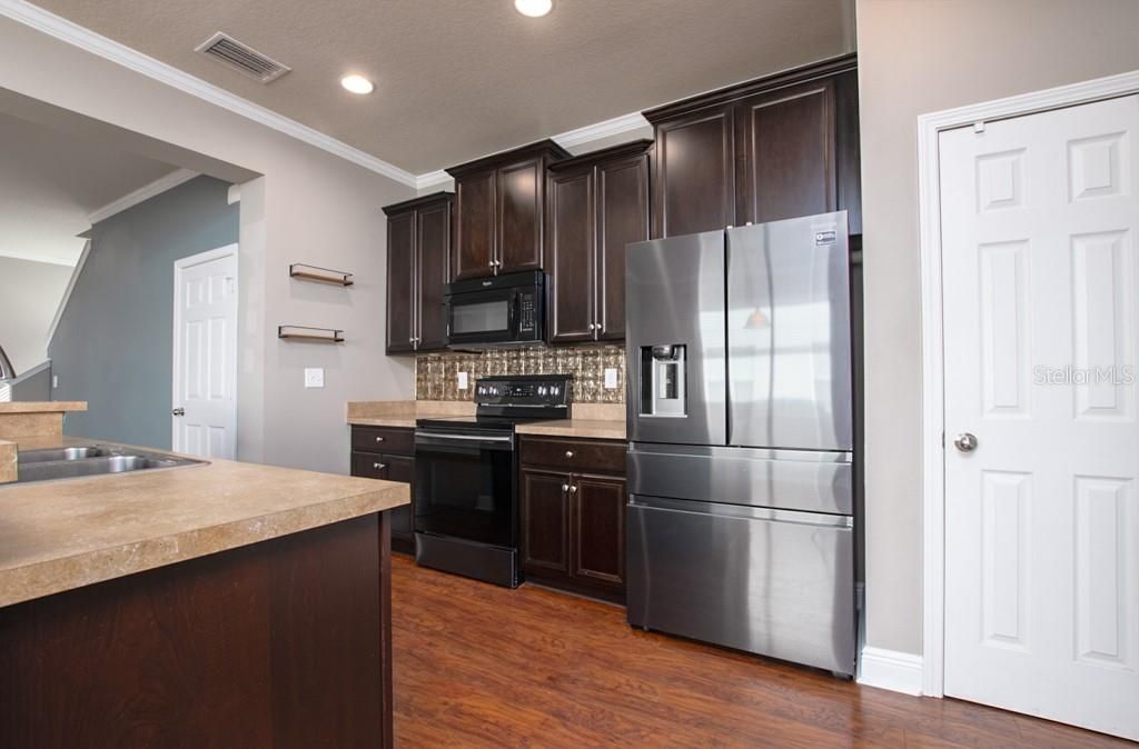 For Rent: $2,300 (2 beds, 2 baths, 1360 Square Feet)