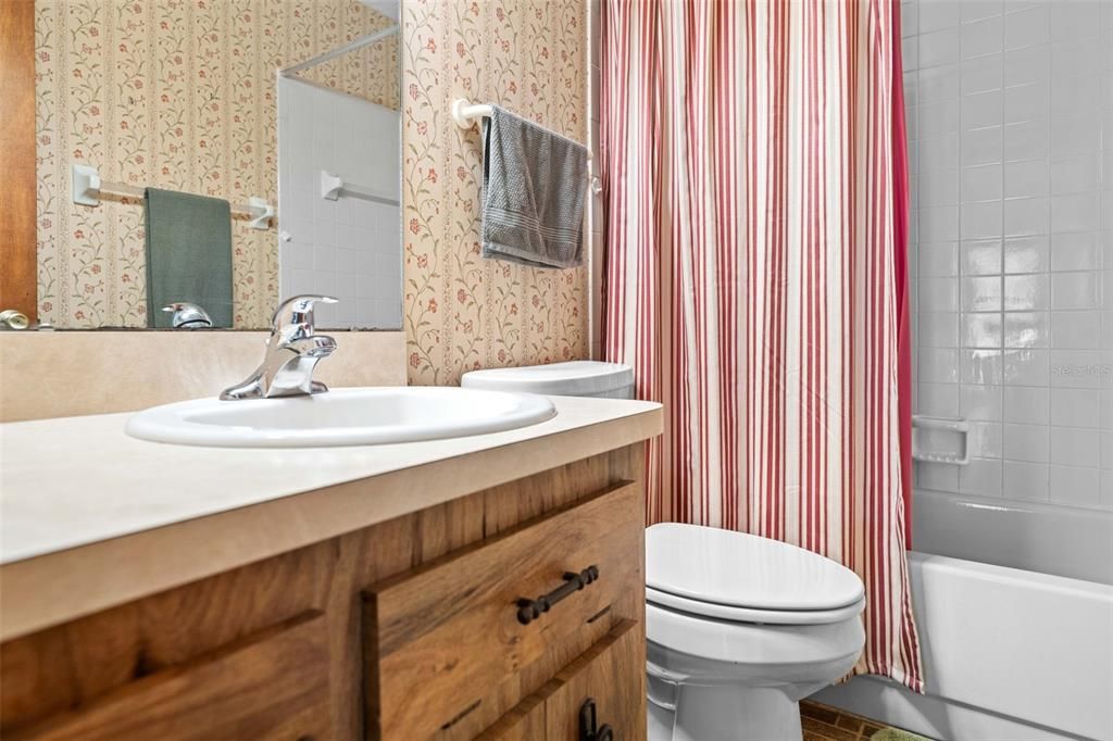 For Sale: $167,000 (2 beds, 2 baths, 909 Square Feet)