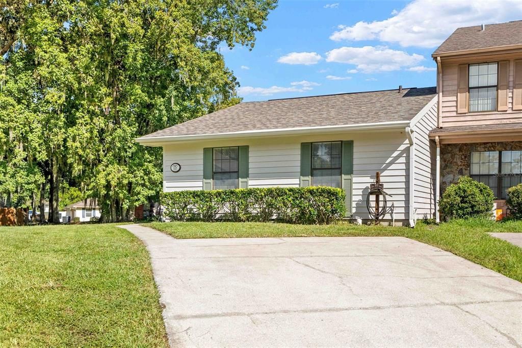 For Sale: $167,000 (2 beds, 2 baths, 909 Square Feet)
