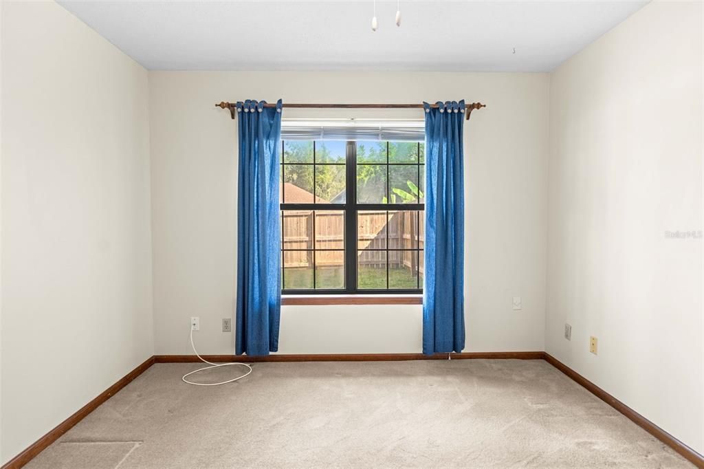 For Sale: $167,000 (2 beds, 2 baths, 909 Square Feet)