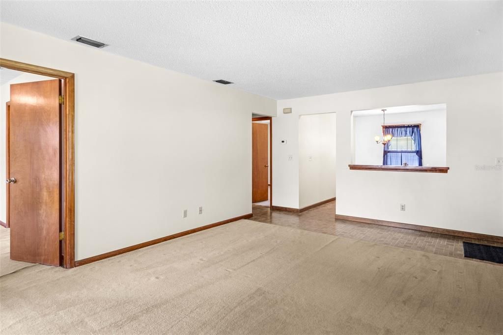 For Sale: $167,000 (2 beds, 2 baths, 909 Square Feet)