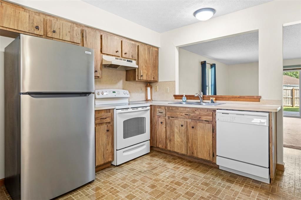 For Sale: $167,000 (2 beds, 2 baths, 909 Square Feet)