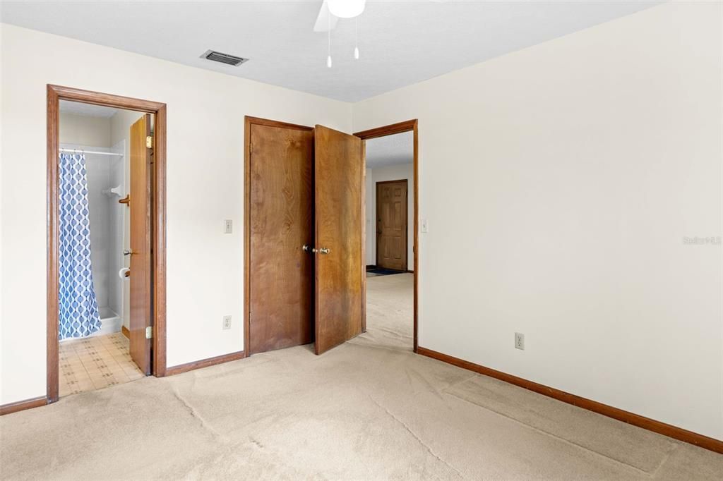 For Sale: $167,000 (2 beds, 2 baths, 909 Square Feet)