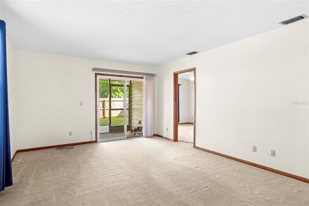 For Sale: $167,000 (2 beds, 2 baths, 909 Square Feet)