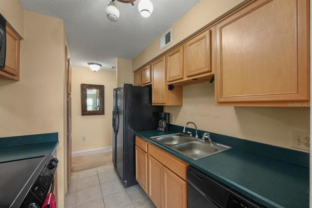 For Sale: $135,000 (2 beds, 2 baths, 1010 Square Feet)