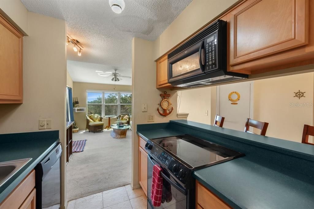 For Sale: $135,000 (2 beds, 2 baths, 1010 Square Feet)