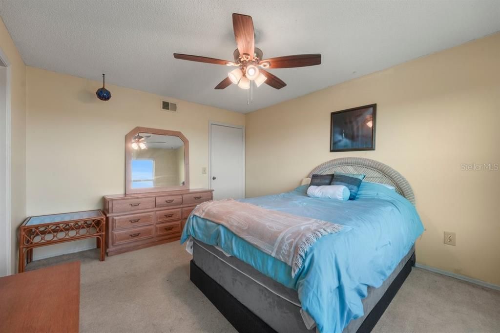 For Sale: $135,000 (2 beds, 2 baths, 1010 Square Feet)