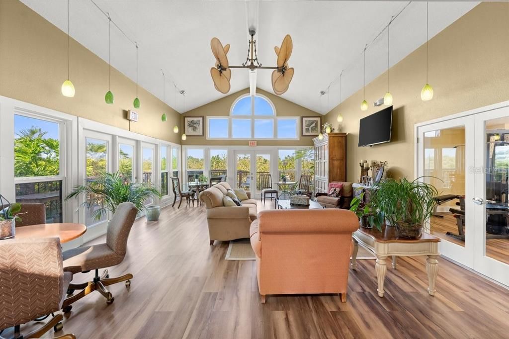 For Sale: $135,000 (2 beds, 2 baths, 1010 Square Feet)