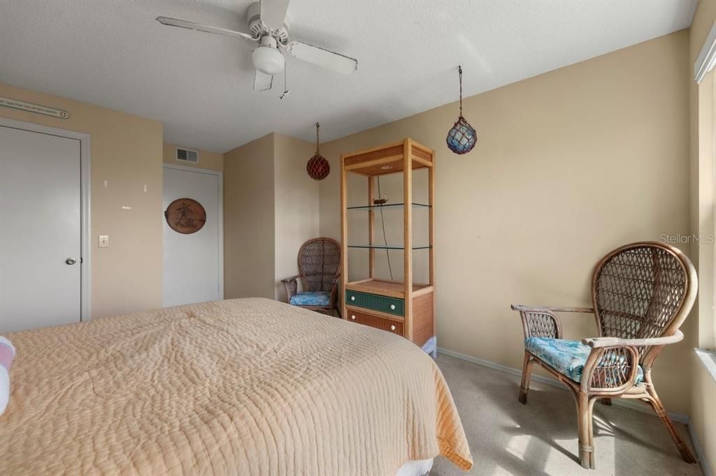 For Sale: $135,000 (2 beds, 2 baths, 1010 Square Feet)