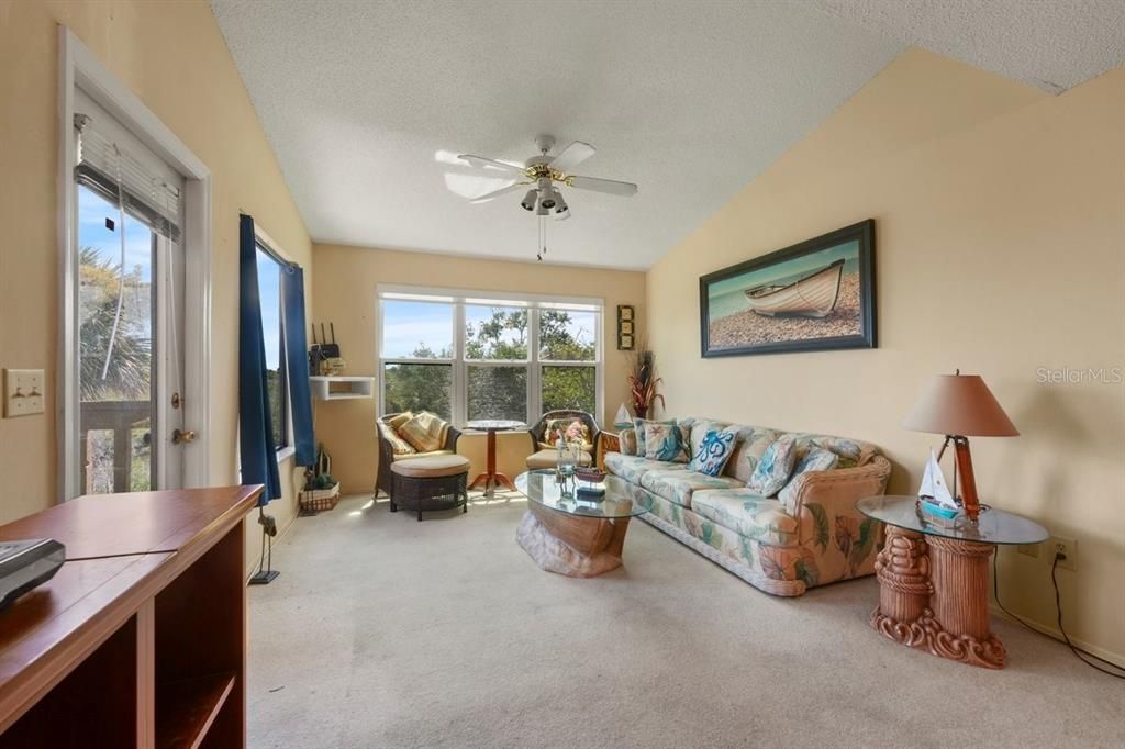 For Sale: $135,000 (2 beds, 2 baths, 1010 Square Feet)