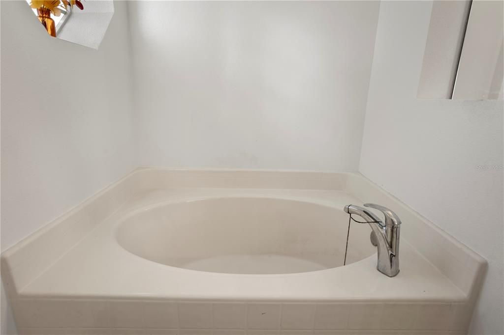 На продажу: $309,000 (4 спален, 2 ванн, 1874 Квадратных фут)