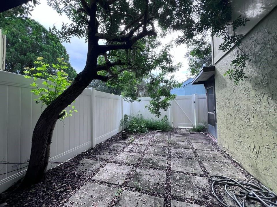 For Rent: $2,300 (4 beds, 3 baths, 1611 Square Feet)