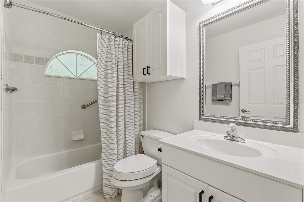 Activo con contrato: $450,000 (3 camas, 2 baños, 1644 Pies cuadrados)