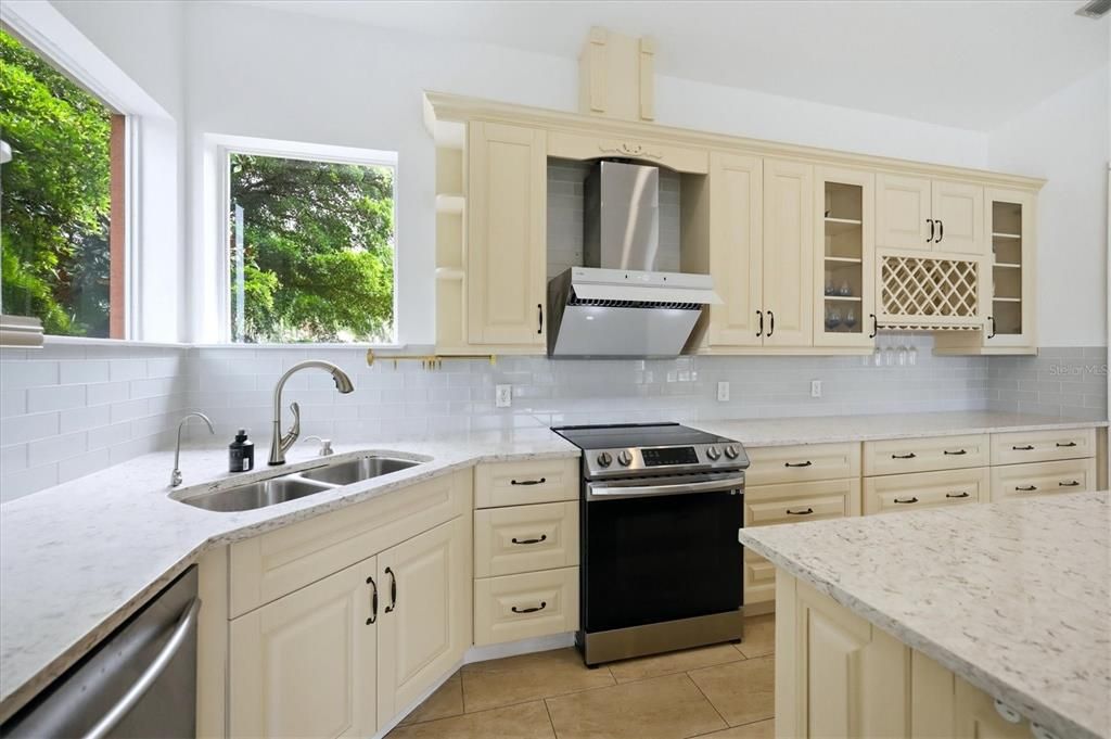 For Sale: $999,000 (4 beds, 3 baths, 2719 Square Feet)