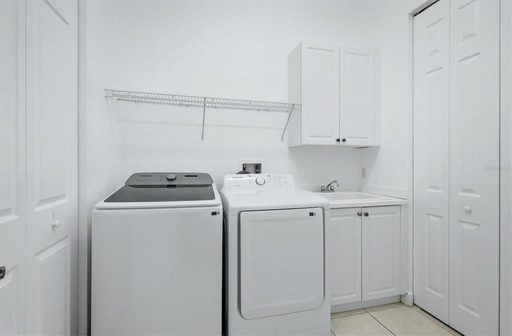 For Sale: $999,000 (4 beds, 3 baths, 2719 Square Feet)