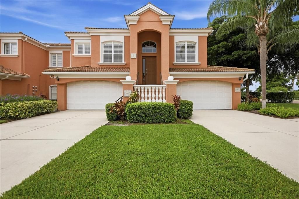 For Sale: $999,000 (4 beds, 3 baths, 2719 Square Feet)