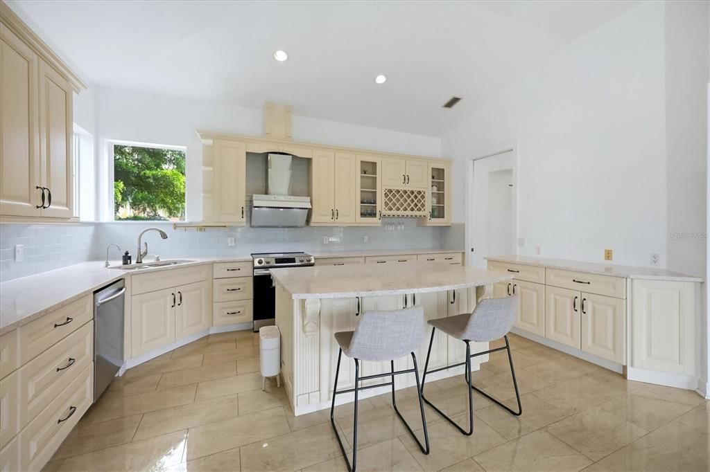For Sale: $999,000 (4 beds, 3 baths, 2719 Square Feet)