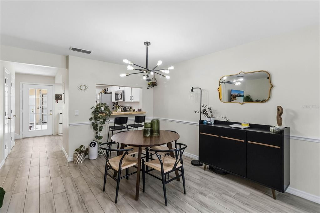 Active With Contract: $310,000 (2 beds, 2 baths, 1300 Square Feet)