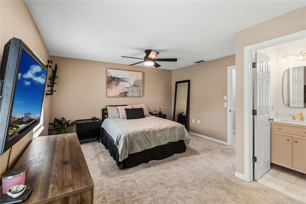 Active With Contract: $310,000 (2 beds, 2 baths, 1300 Square Feet)