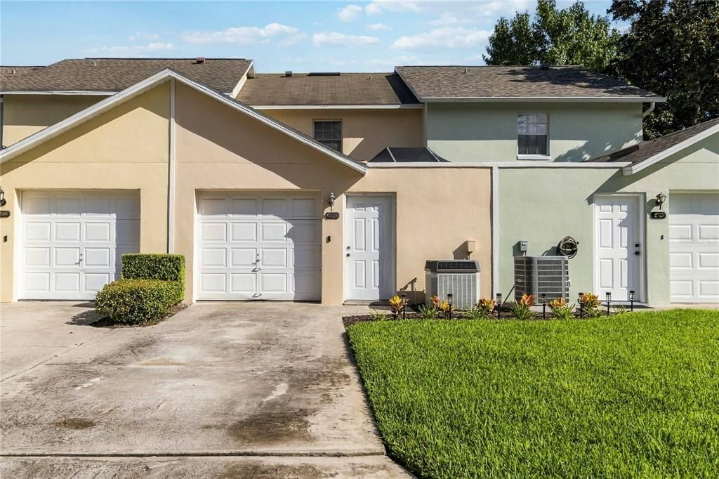 Active With Contract: $310,000 (2 beds, 2 baths, 1300 Square Feet)