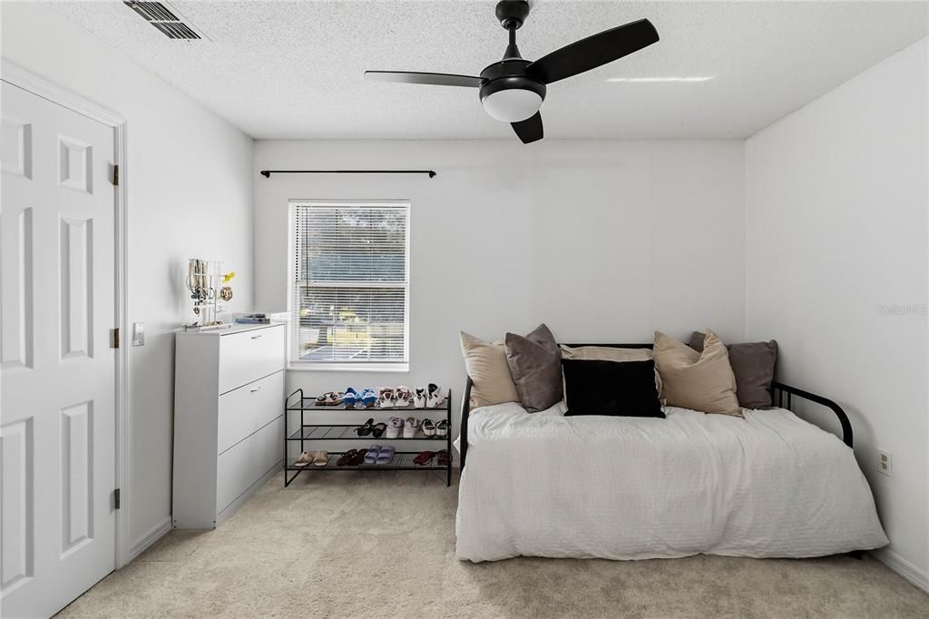 Active With Contract: $310,000 (2 beds, 2 baths, 1300 Square Feet)