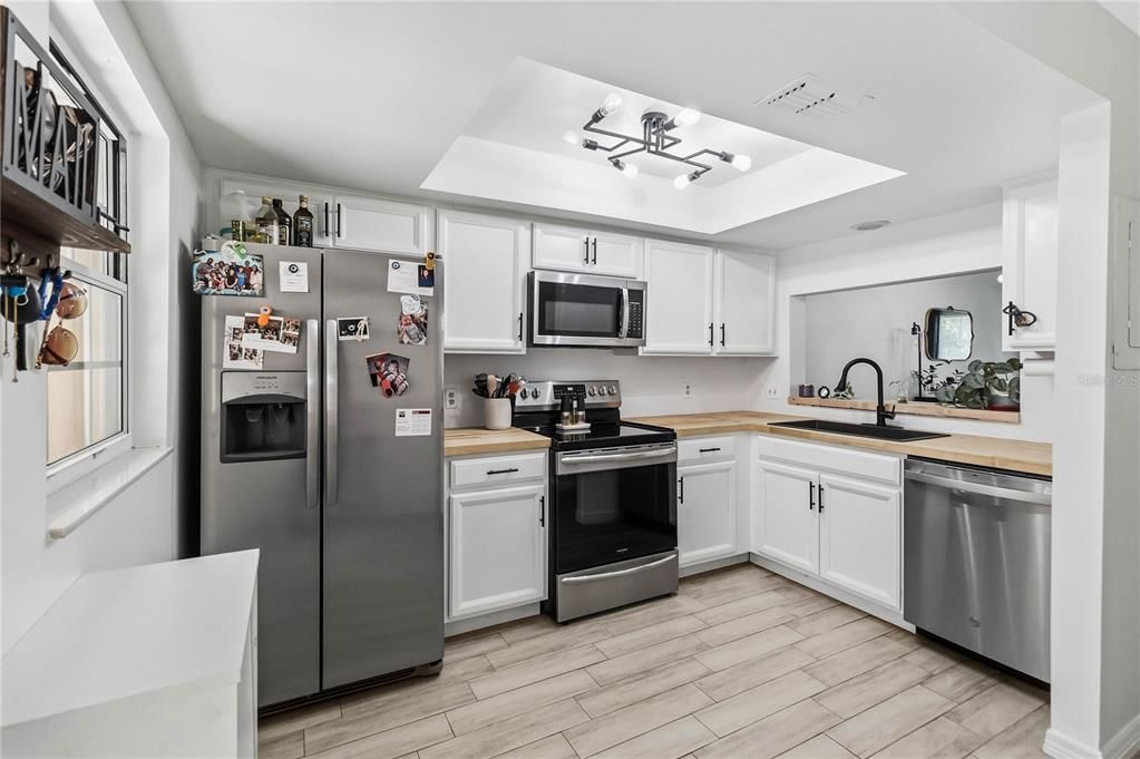 Active With Contract: $310,000 (2 beds, 2 baths, 1300 Square Feet)
