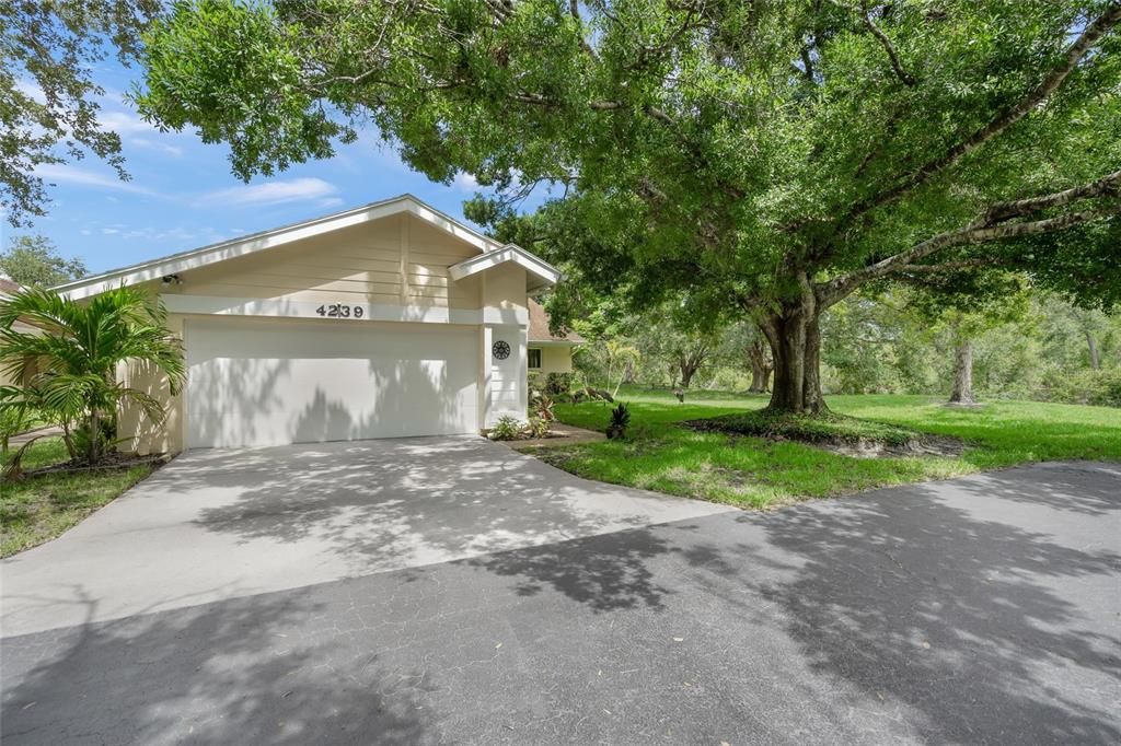 For Sale: $349,000 (2 beds, 2 baths, 1382 Square Feet)