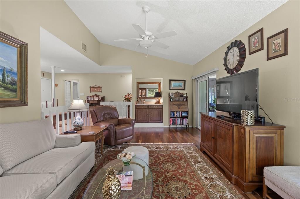 For Sale: $349,000 (2 beds, 2 baths, 1382 Square Feet)