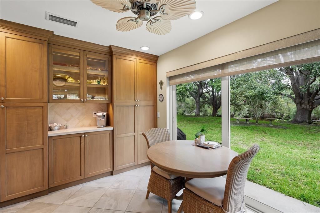 For Sale: $349,000 (2 beds, 2 baths, 1382 Square Feet)