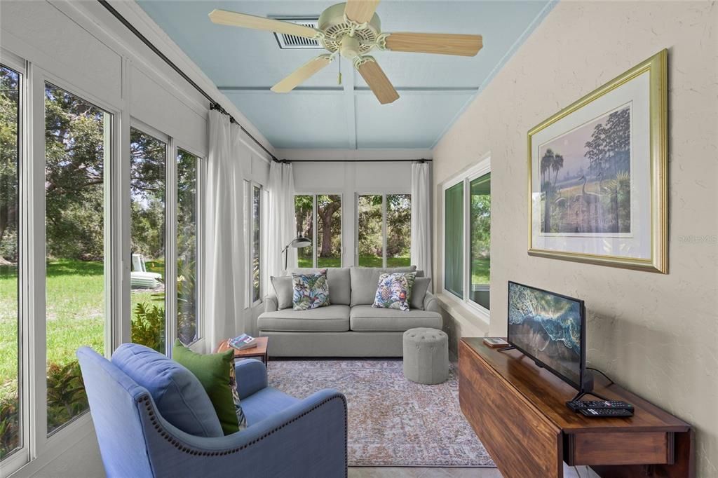 For Sale: $349,000 (2 beds, 2 baths, 1382 Square Feet)