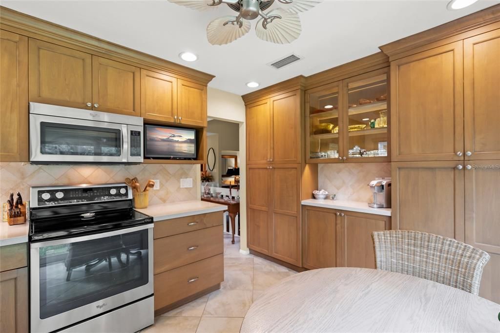 For Sale: $349,000 (2 beds, 2 baths, 1382 Square Feet)